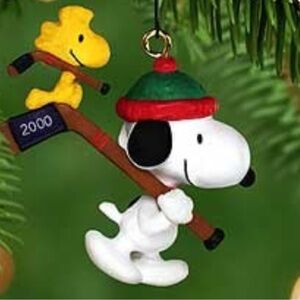 2000 Hallmark Mini Winter Fun with Snoopy 3rd in series ornament